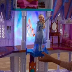 Hasbro CHATEAU ARENDELLE DELUXE - DISNEY LA REINE DES NEIGES 2 -Jouet Soldes 12bf82a8d6af318d4055861a16159083f3512587 12064608 05
